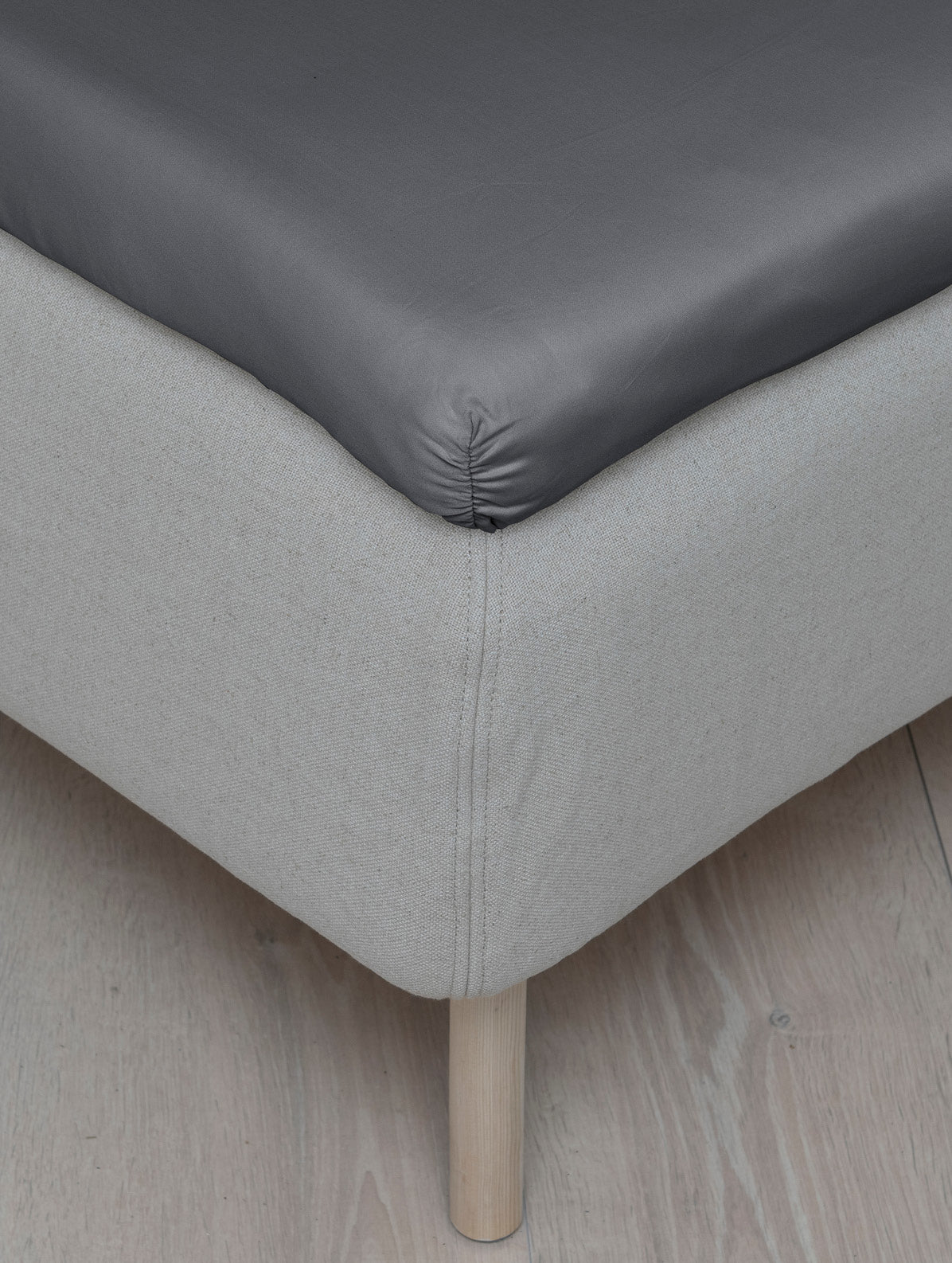 Hoie Fit muotoonommeltu aluslakana Satiini, 6 väriä