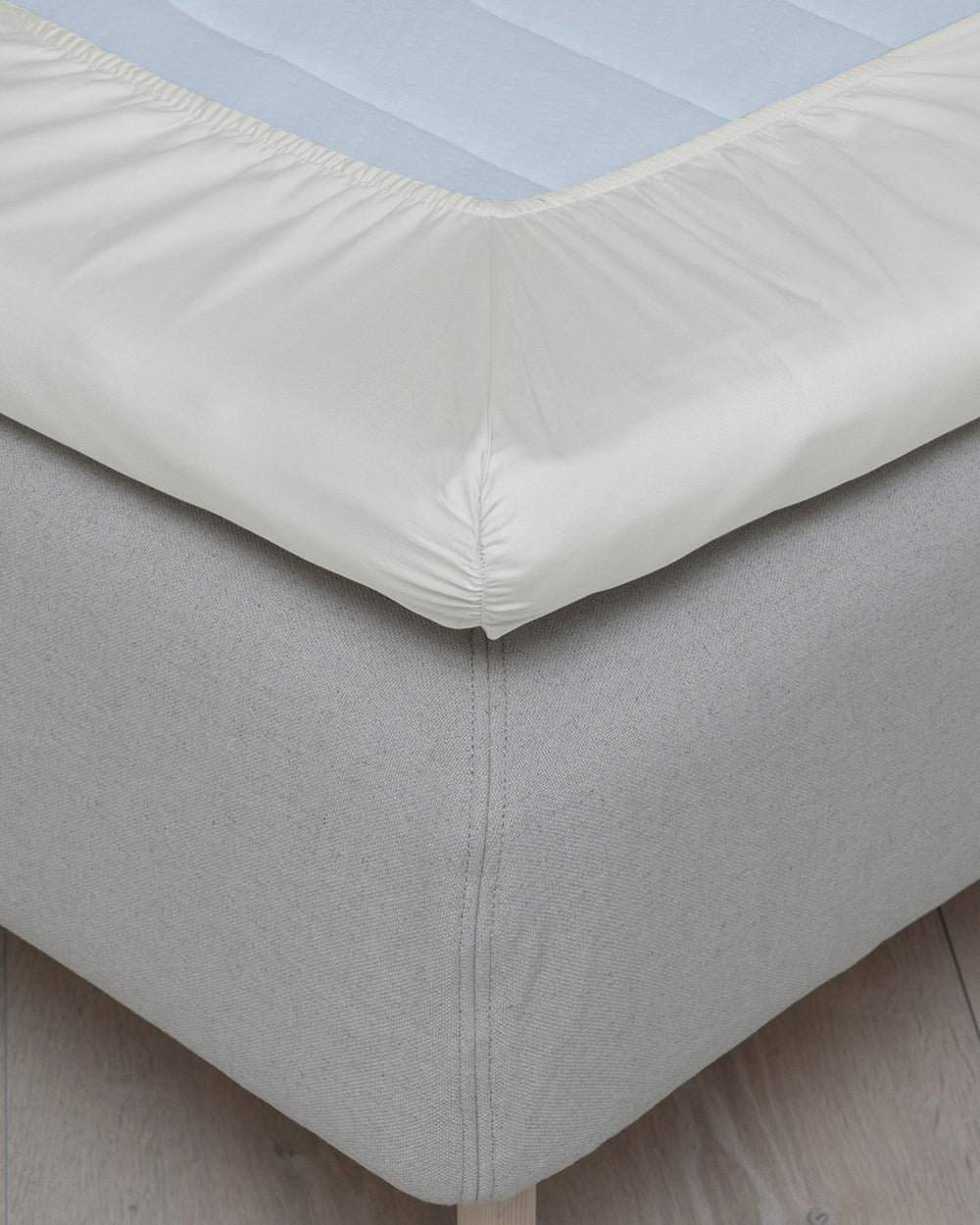 Hoie Fit muotoonommeltu aluslakana Satiini, 6 väriä