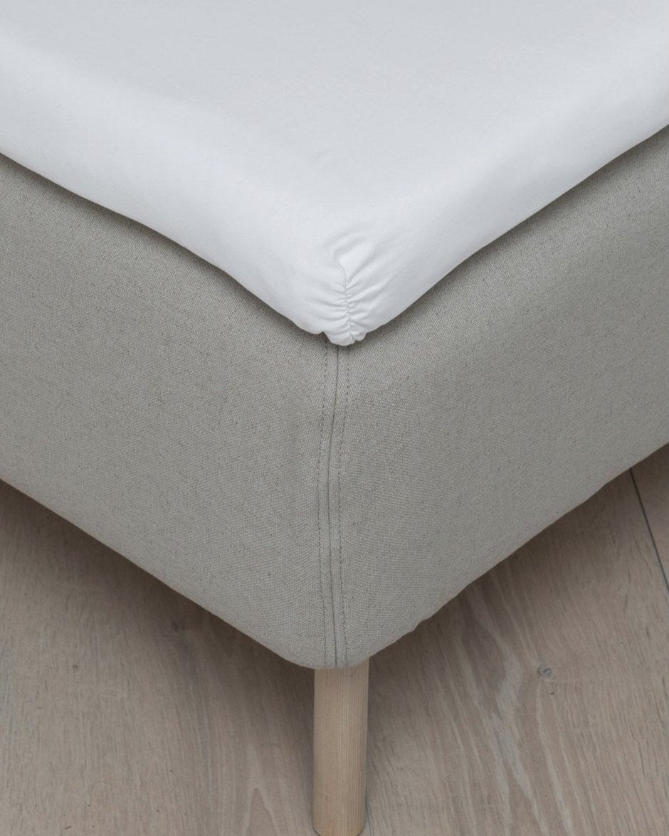 Hoie Fit muotoonommeltu aluslakana Satiini, 6 väriä