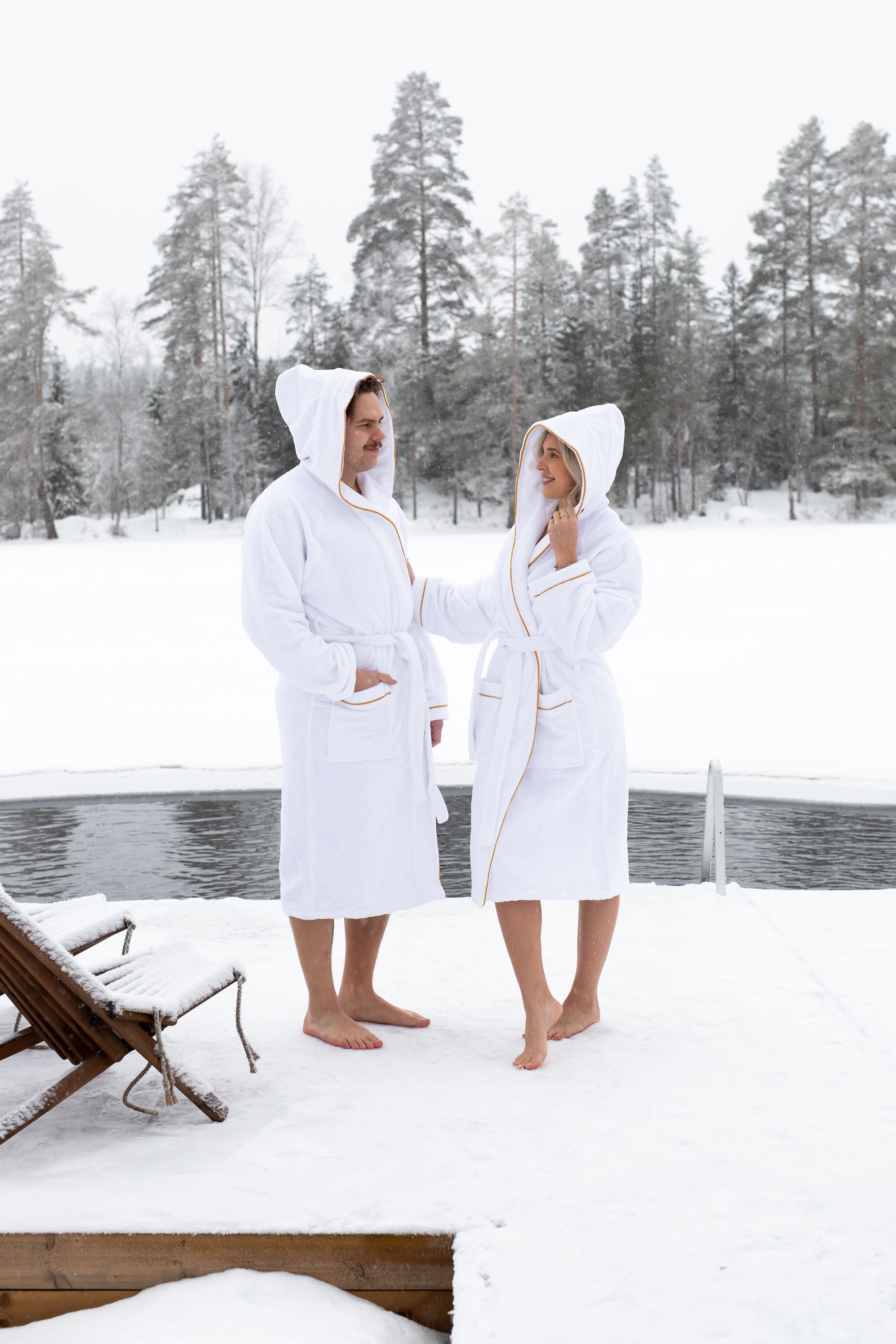 Hotel High-End -kylpytakki Huppumalli, kultaisella tereellä