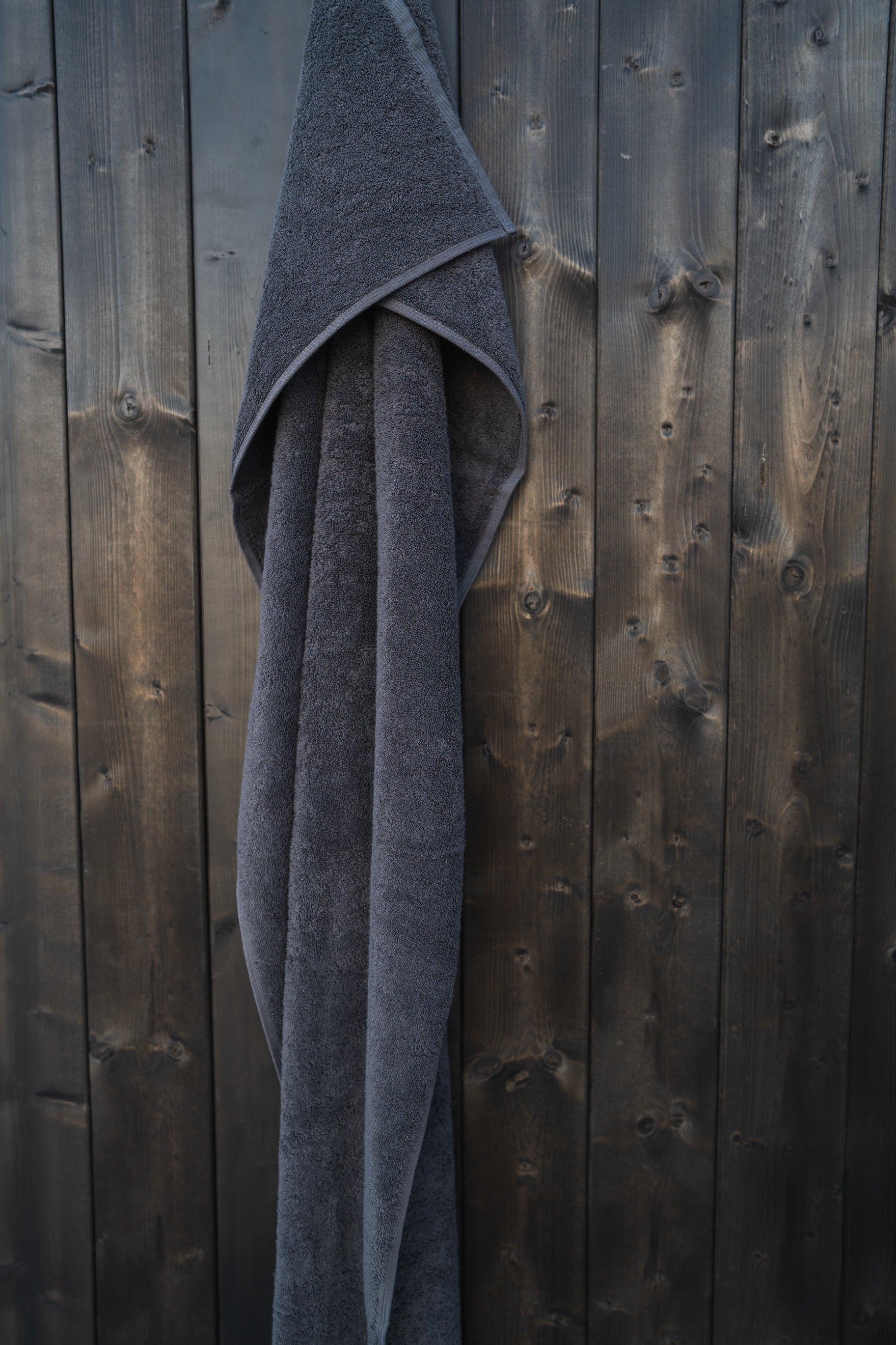 Luxury Line -kylpypyyhe, 70 x 140 cm, 6 väriä