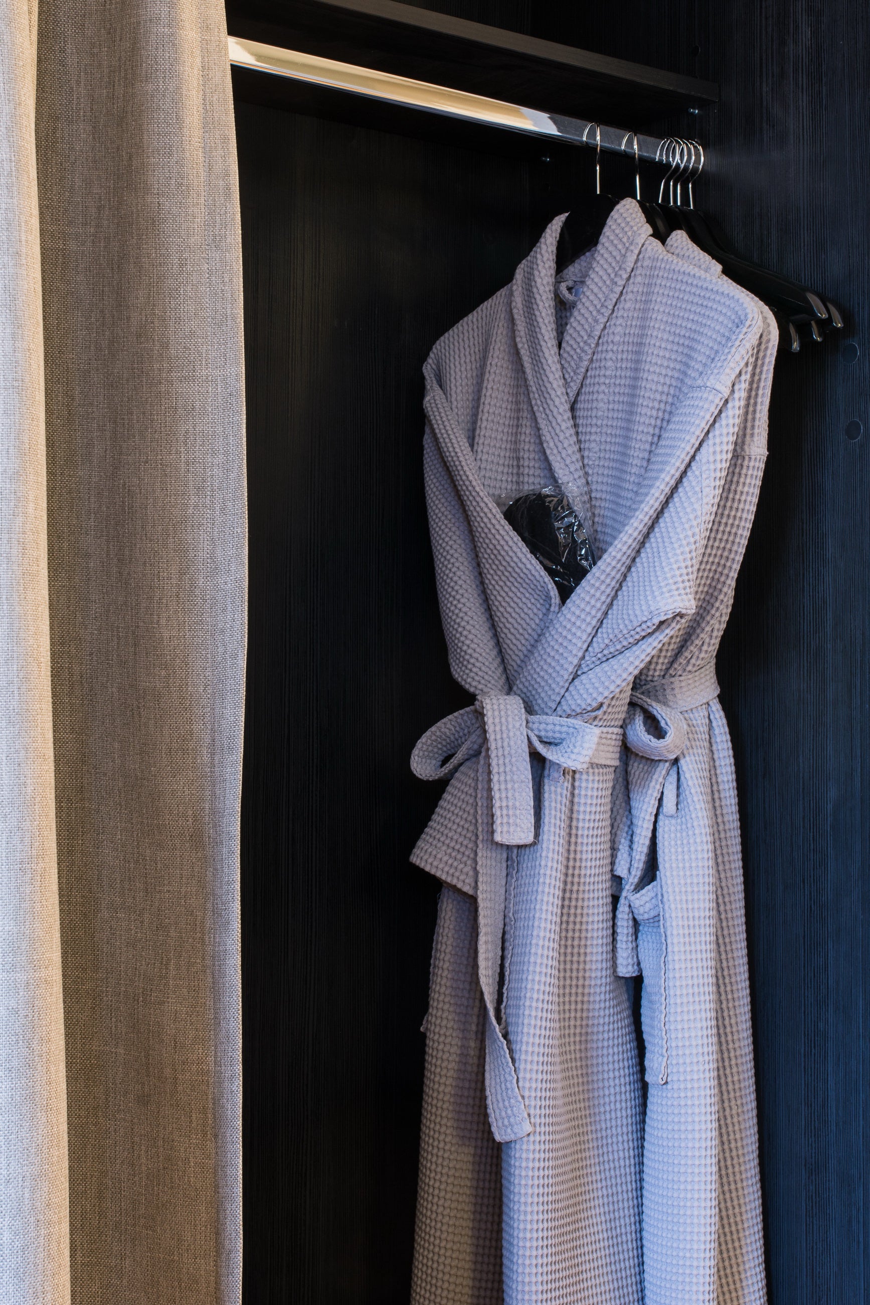 Vohvelikylpytakki Hotel Lux No Problem Kauluksella, Grafitti