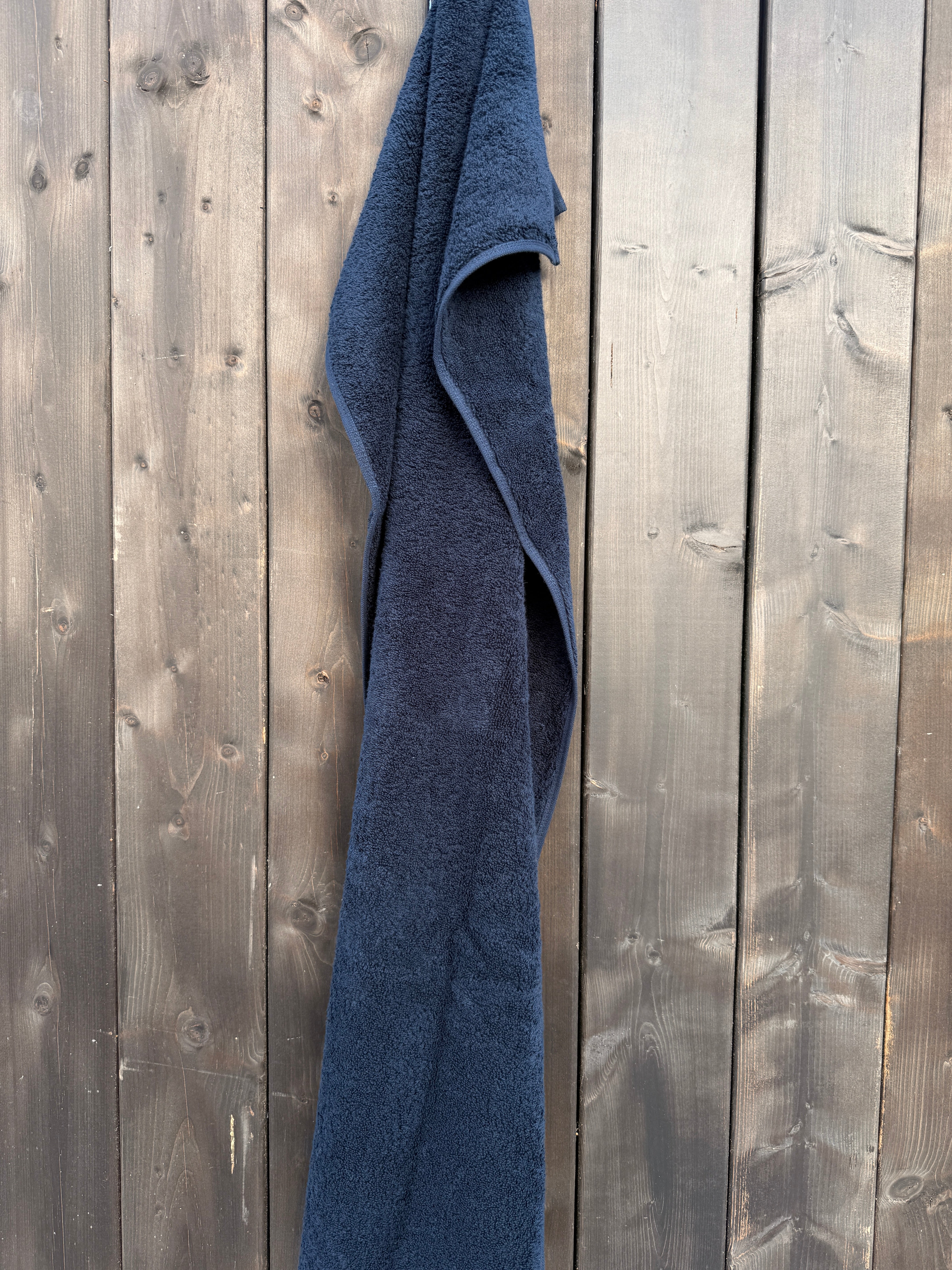 Jätti kylpypyyhe on ylellinen valinta kylpyhuoneeseen