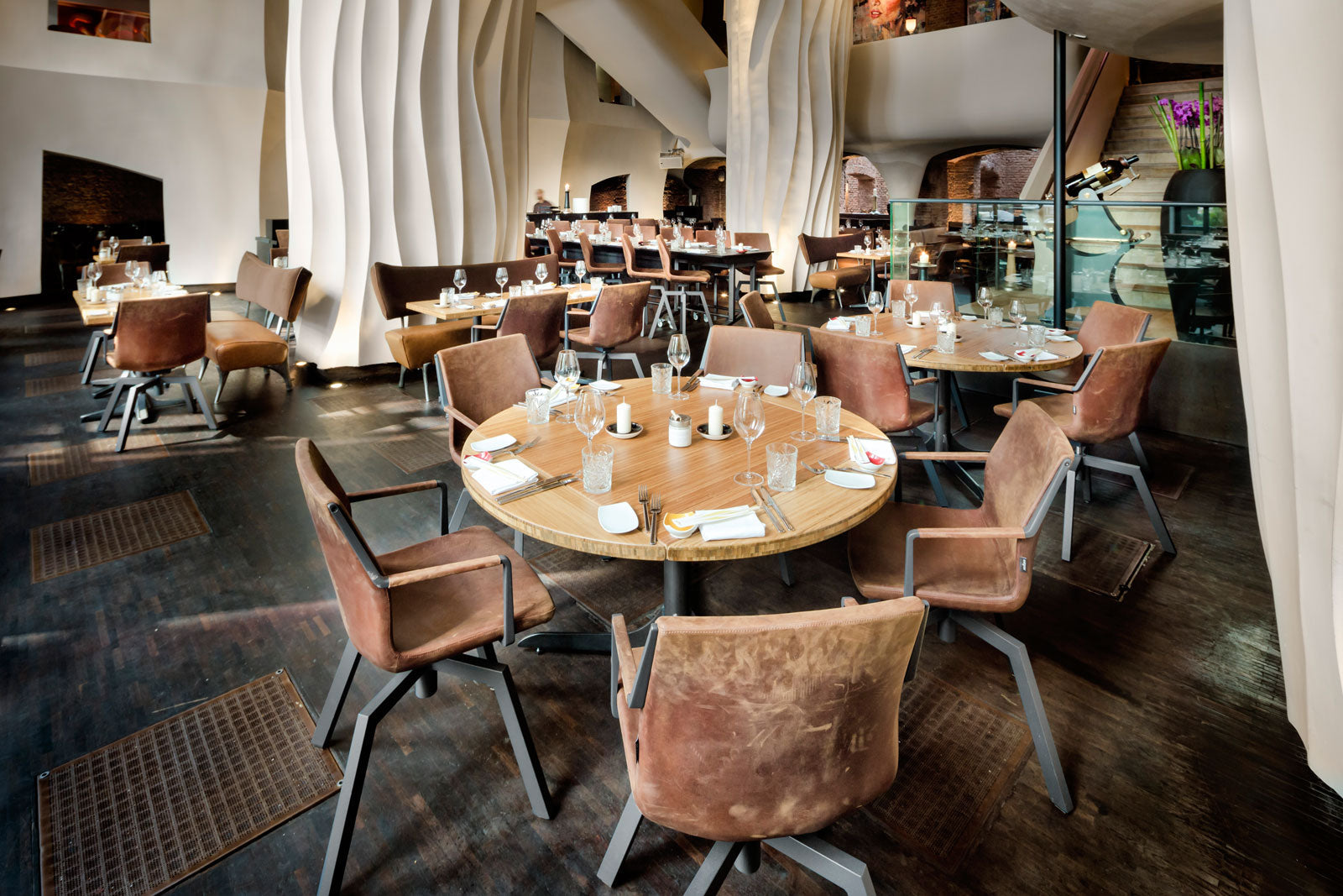 Pöydät ja yöpöydät