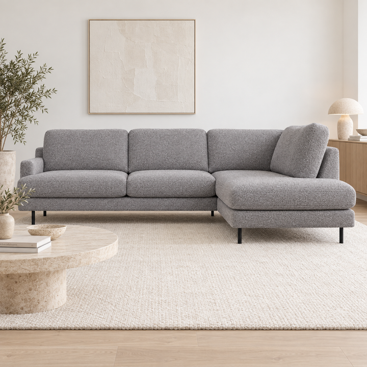 Hotel Luxus Clara sohva, monta kokoa – neutral medium grey, sisustettu olohuone