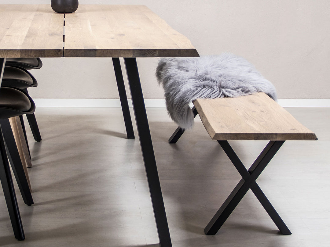 House of Sander Slanting Base -pöydänjalka, musta