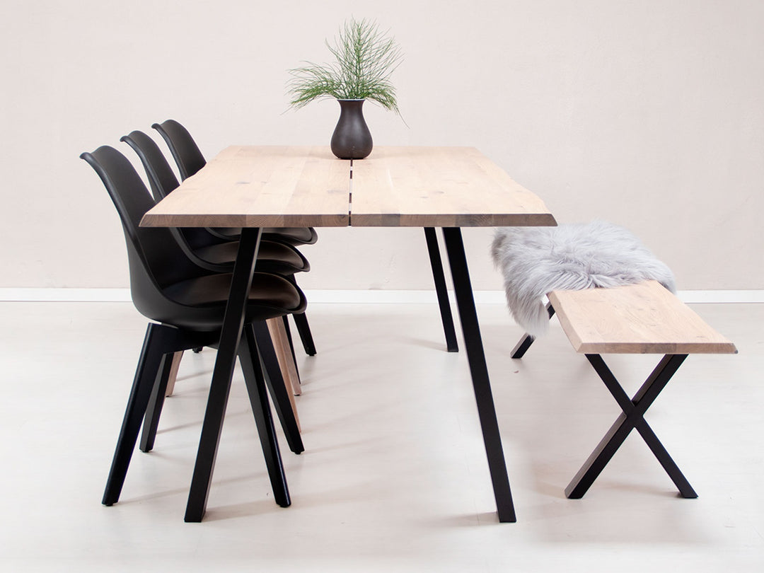 House of Sander Slanting Base -pöydänjalka, musta