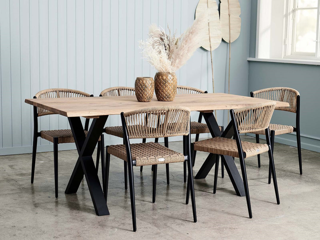 House of Sander X Base -pöydänjalka, musta