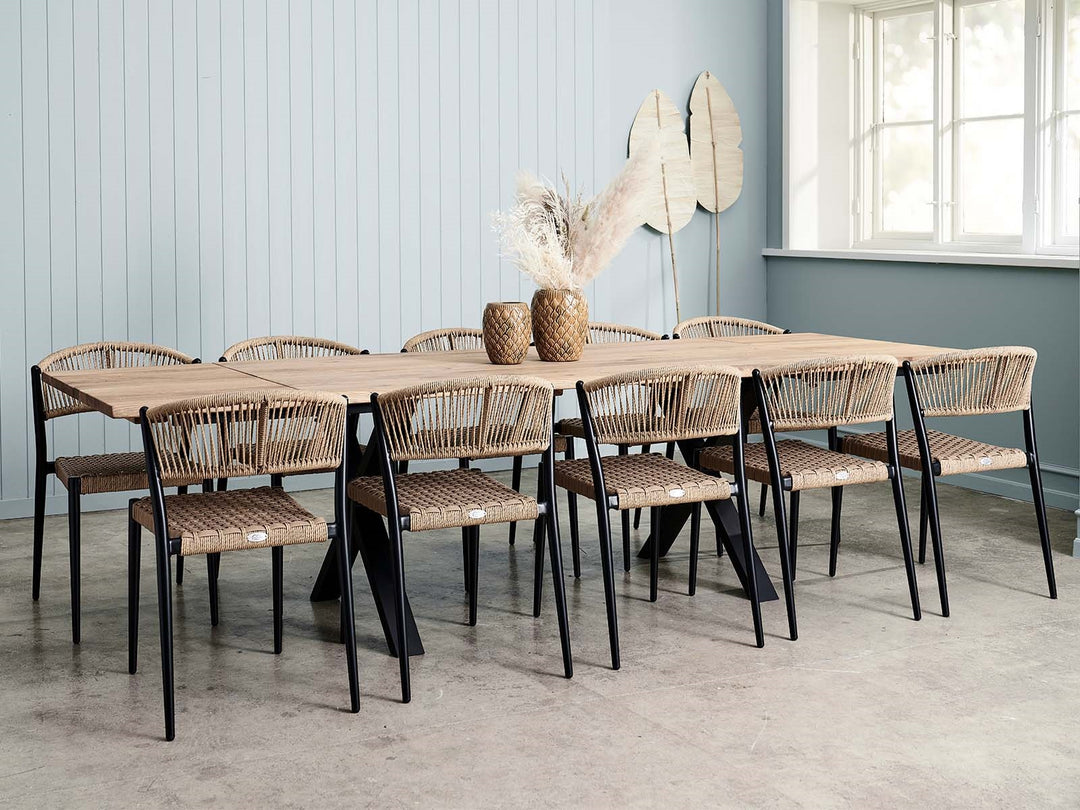 House of Sander X Base -pöydänjalka, musta