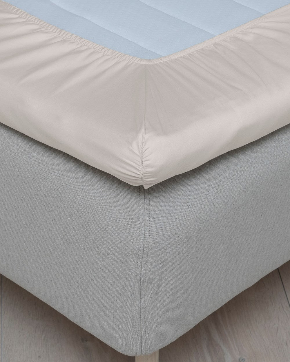 Hoie Fit muotoonommeltu aluslakana Satiini, 6 väriä