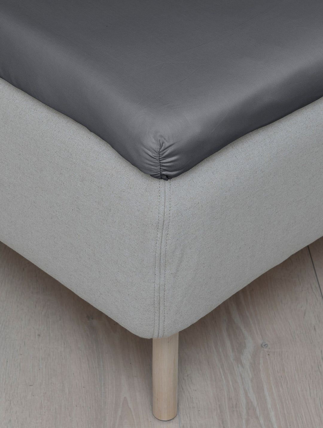 Hoie Fit muotoonommeltu aluslakana Satiini, 6 väriä