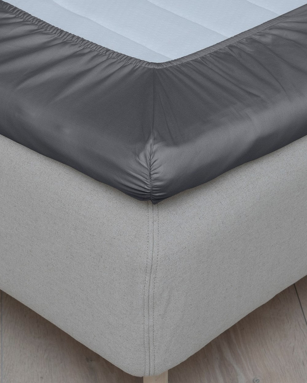 Hoie Fit muotoonommeltu aluslakana Satiini, 6 väriä