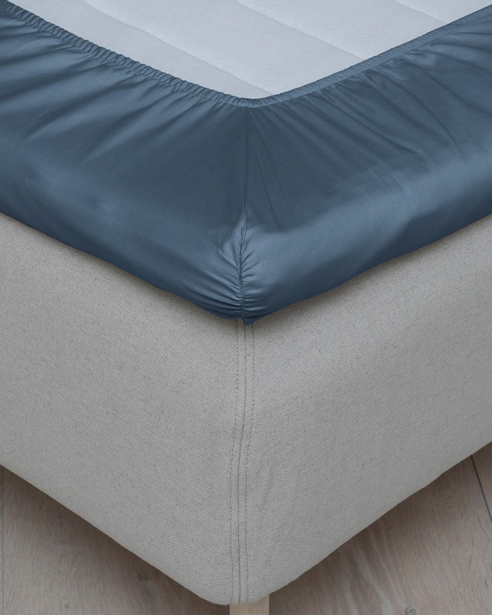 Hoie Fit muotoonommeltu aluslakana Satiini, 6 väriä