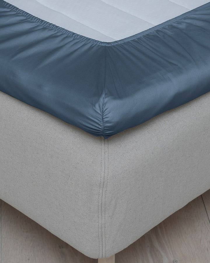 Hoie Fit muotoonommeltu aluslakana Satiini, 6 väriä