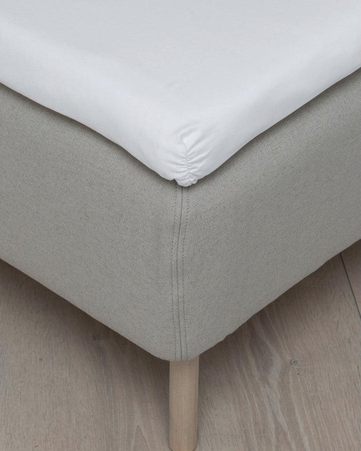 Hoie Fit muotoonommeltu aluslakana Satiini, 6 väriä