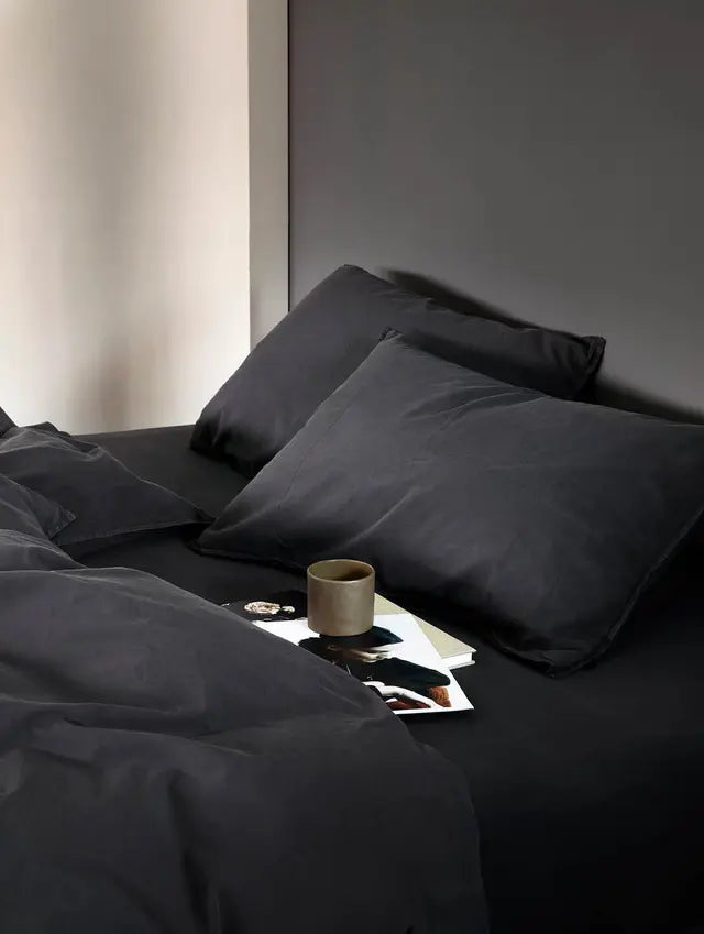 Hoie Froya Pussilakanasetti, Musta