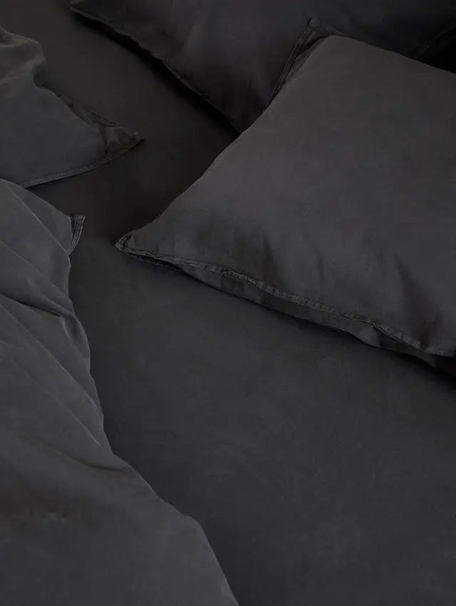 Hoie Froya Pussilakanasetti, Musta