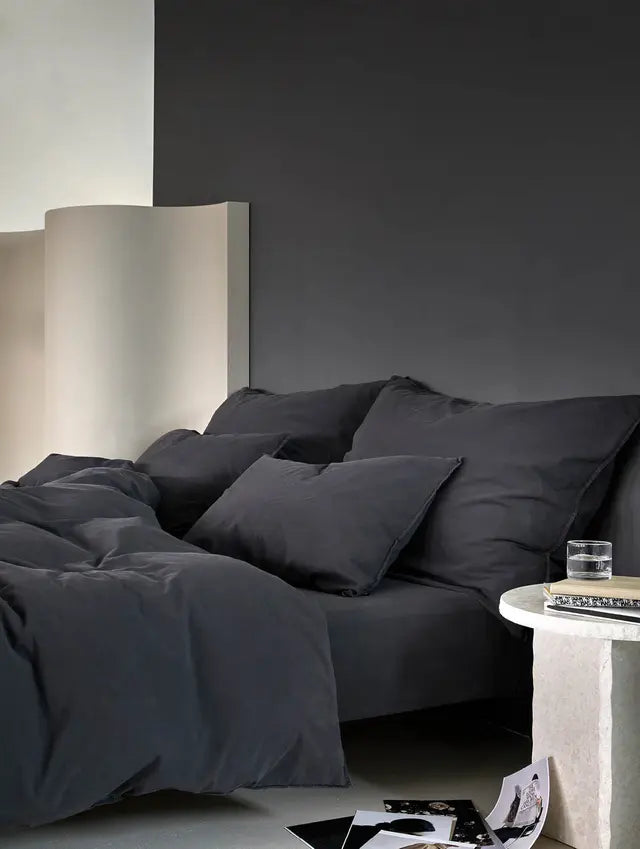 Hoie Froya Pussilakanasetti, Musta