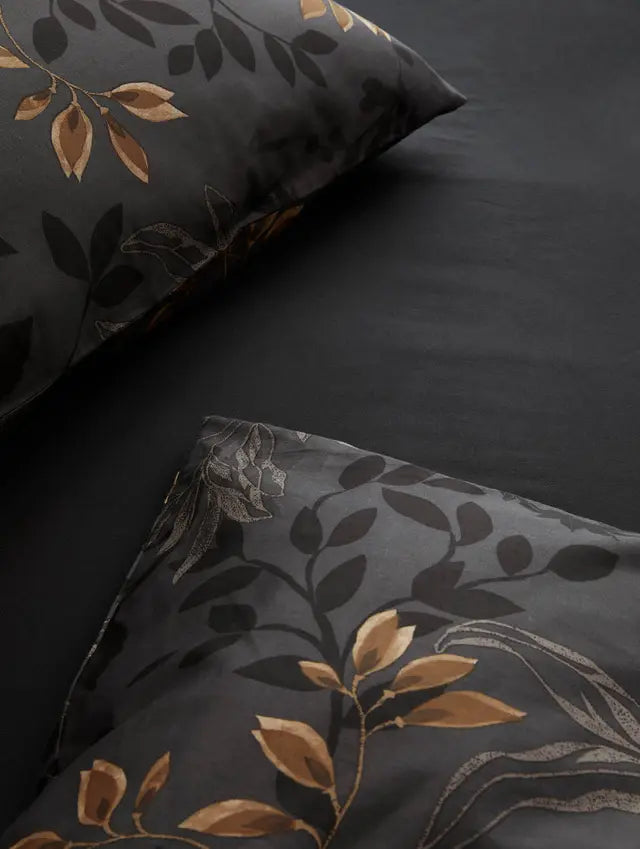 Hoie Nadja Pussilakanasetti, Musta