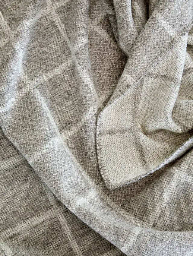 Hoie Oppdal Viltti, Vaaleanharmaa