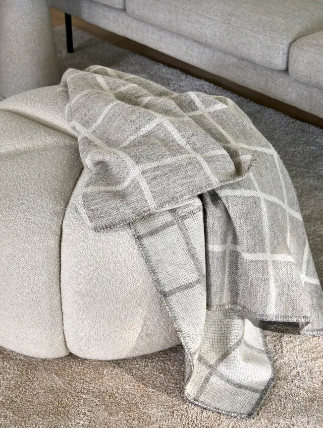 Hoie Oppdal Viltti, Vaaleanharmaa