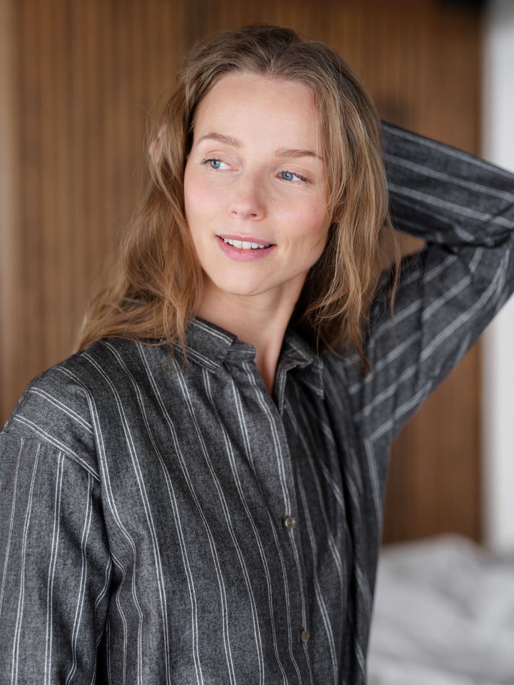 Hoie Pilen Pyjamas Set Byxor + Skjorta, Svart