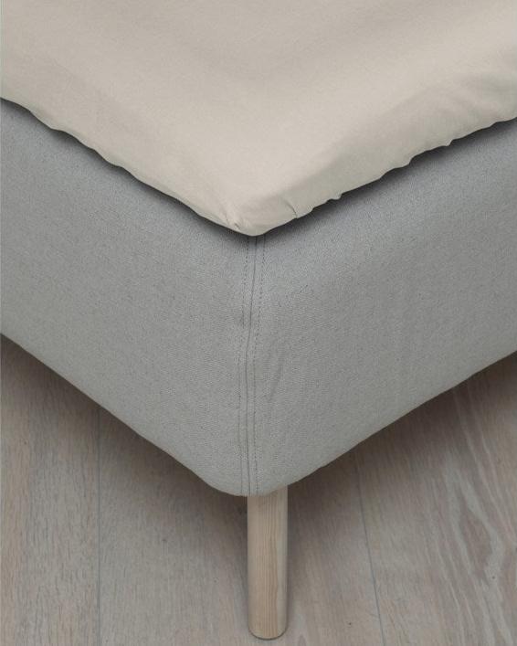 Hoie muotoonommeltu aluslakana Satiini, 5 väriä