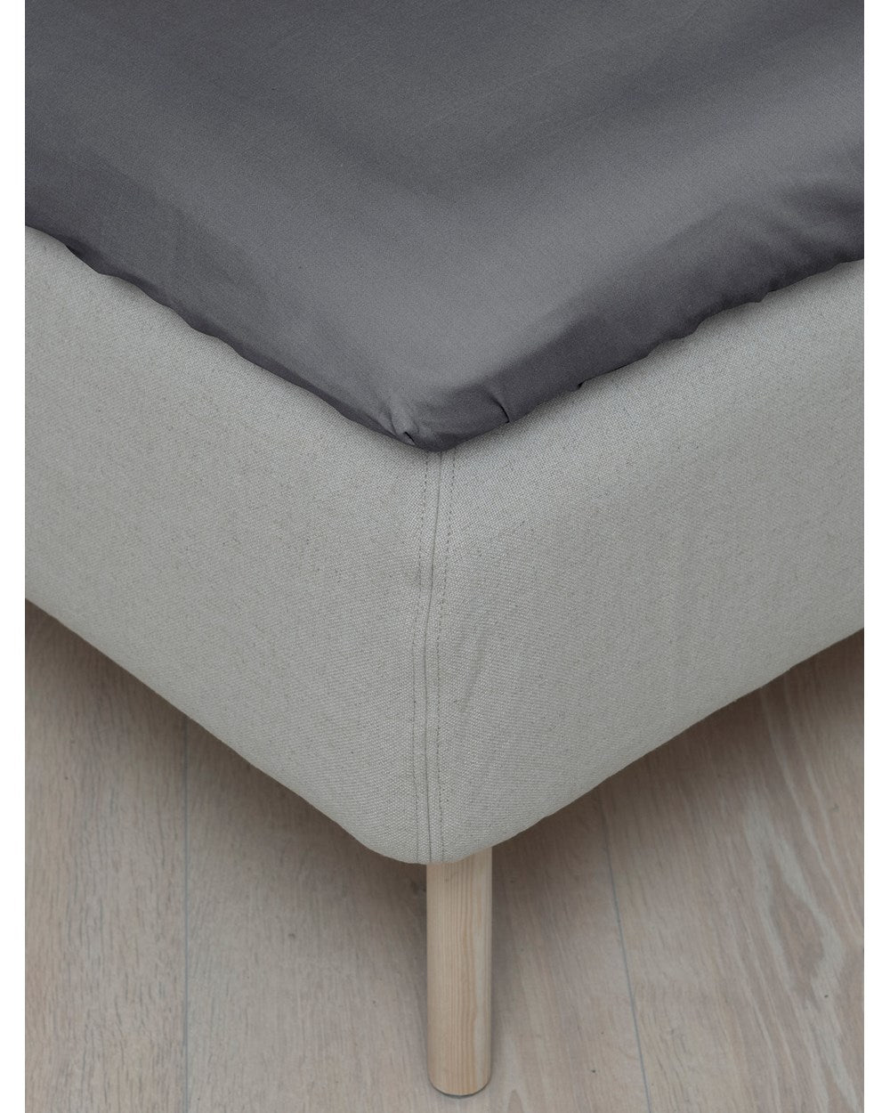 Hoie muotoonommeltu aluslakana Satiini, 5 väriä