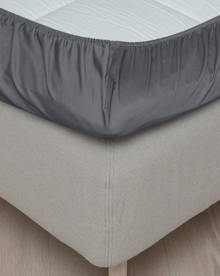 Hoie muotoonommeltu aluslakana Satiini, 5 väriä