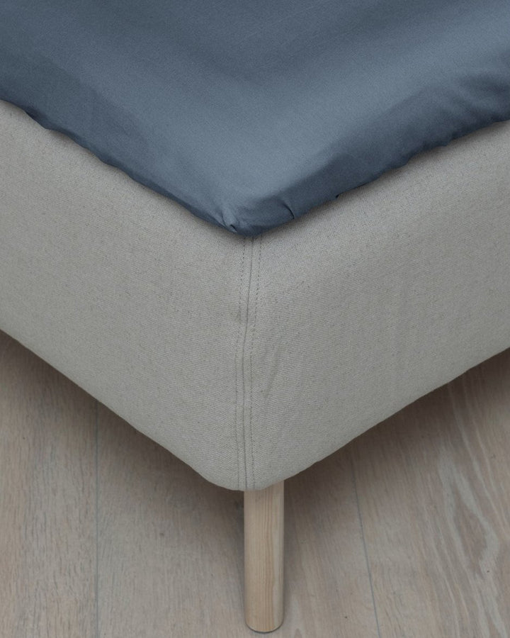 Hoie muotoonommeltu aluslakana Satiini, 5 väriä