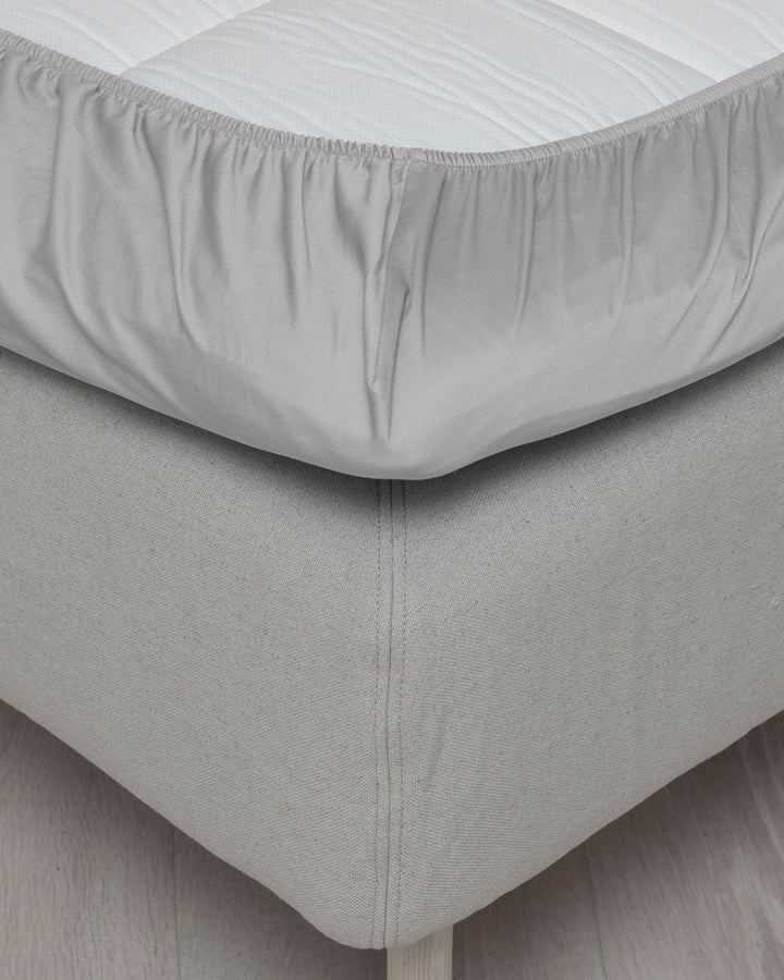 Hoie muotoonommeltu aluslakana Satiini, 5 väriä