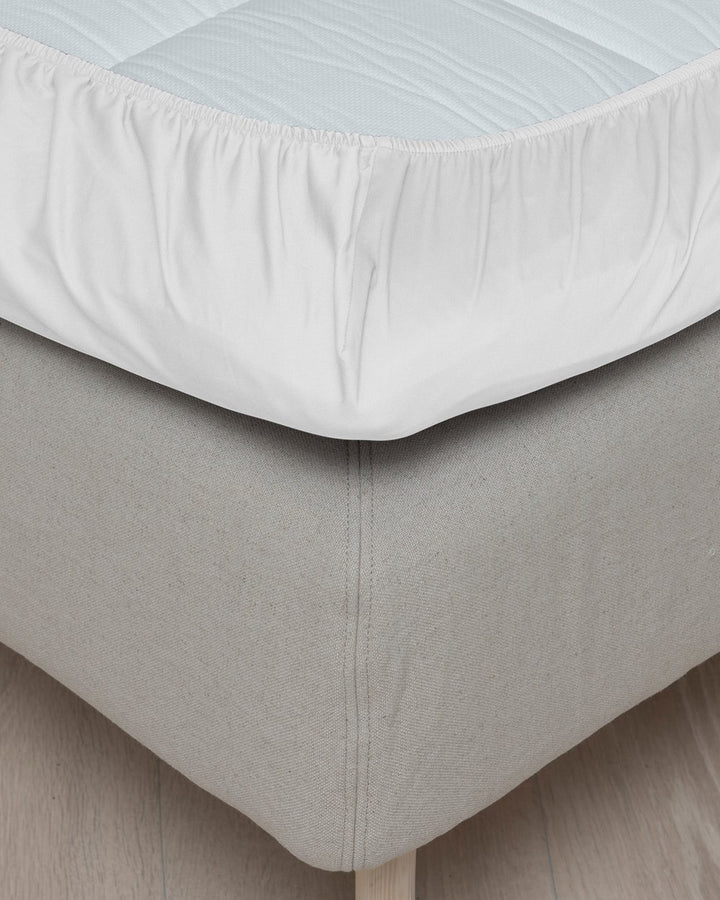 Hoie muotoonommeltu aluslakana Satiini, 5 väriä