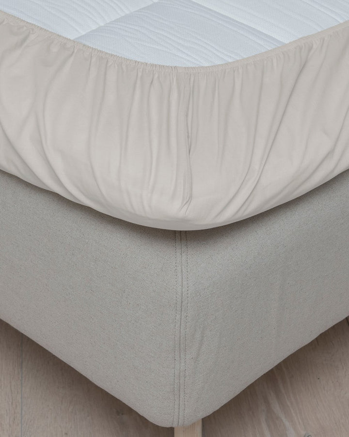 Hoie muotoonommeltu aluslakana, 3 väriä