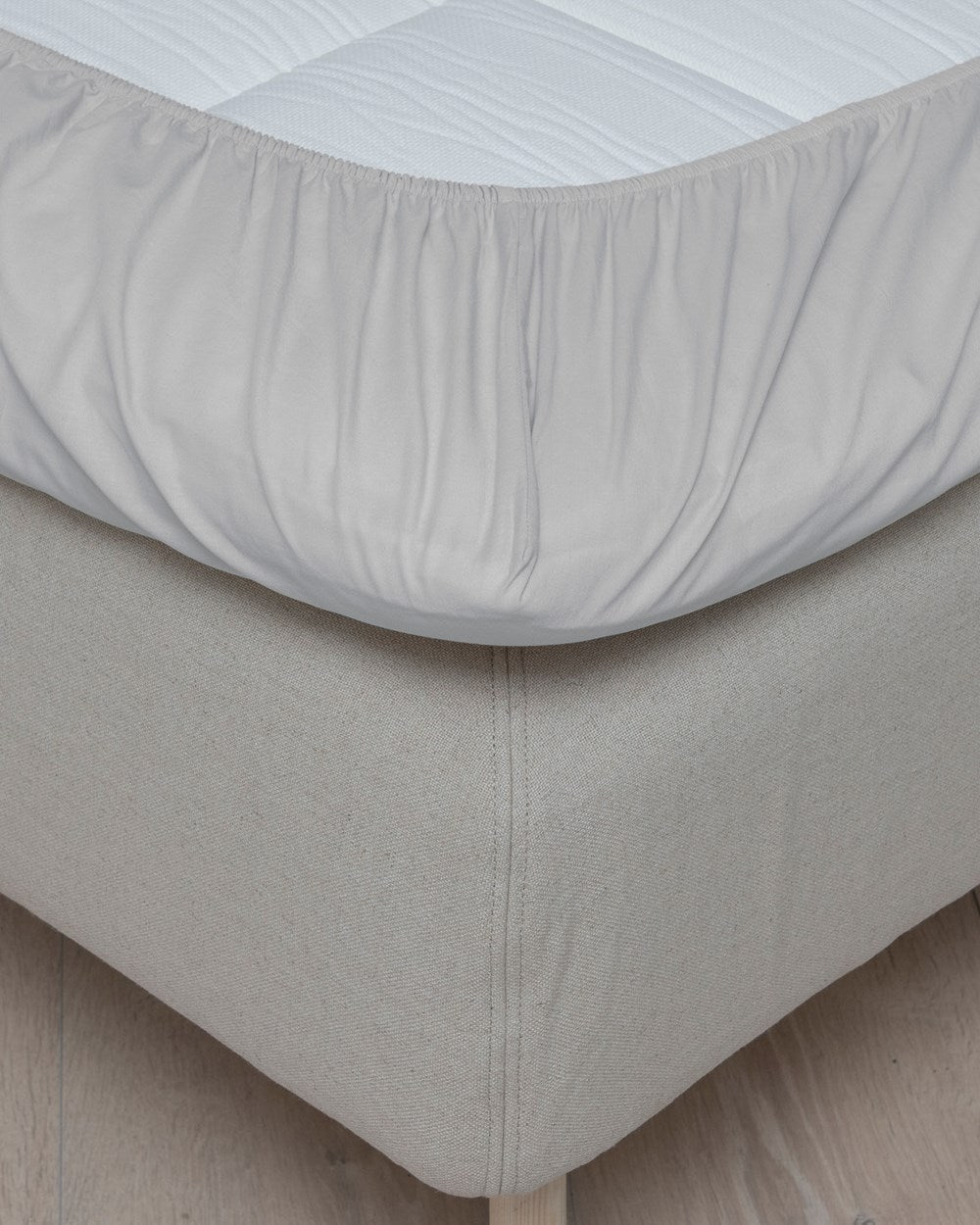 Hoie muotoonommeltu aluslakana, 3 väriä