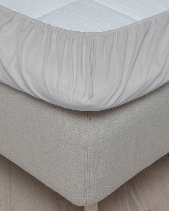 Hoie muotoonommeltu aluslakana, 3 väriä