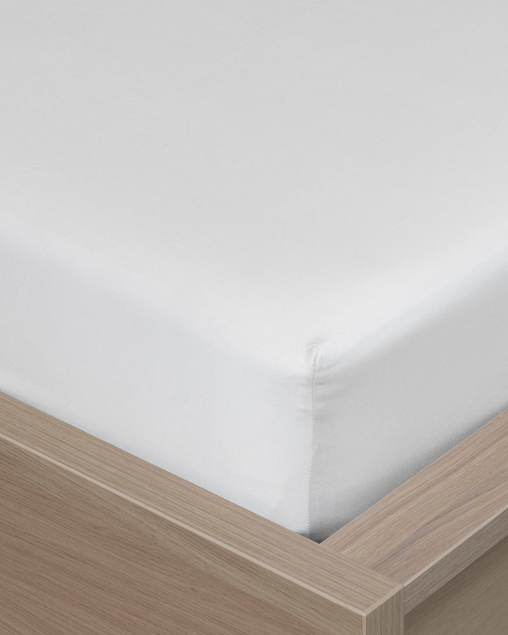 Hoie muotoonommeltu aluslakana, 3 väriä