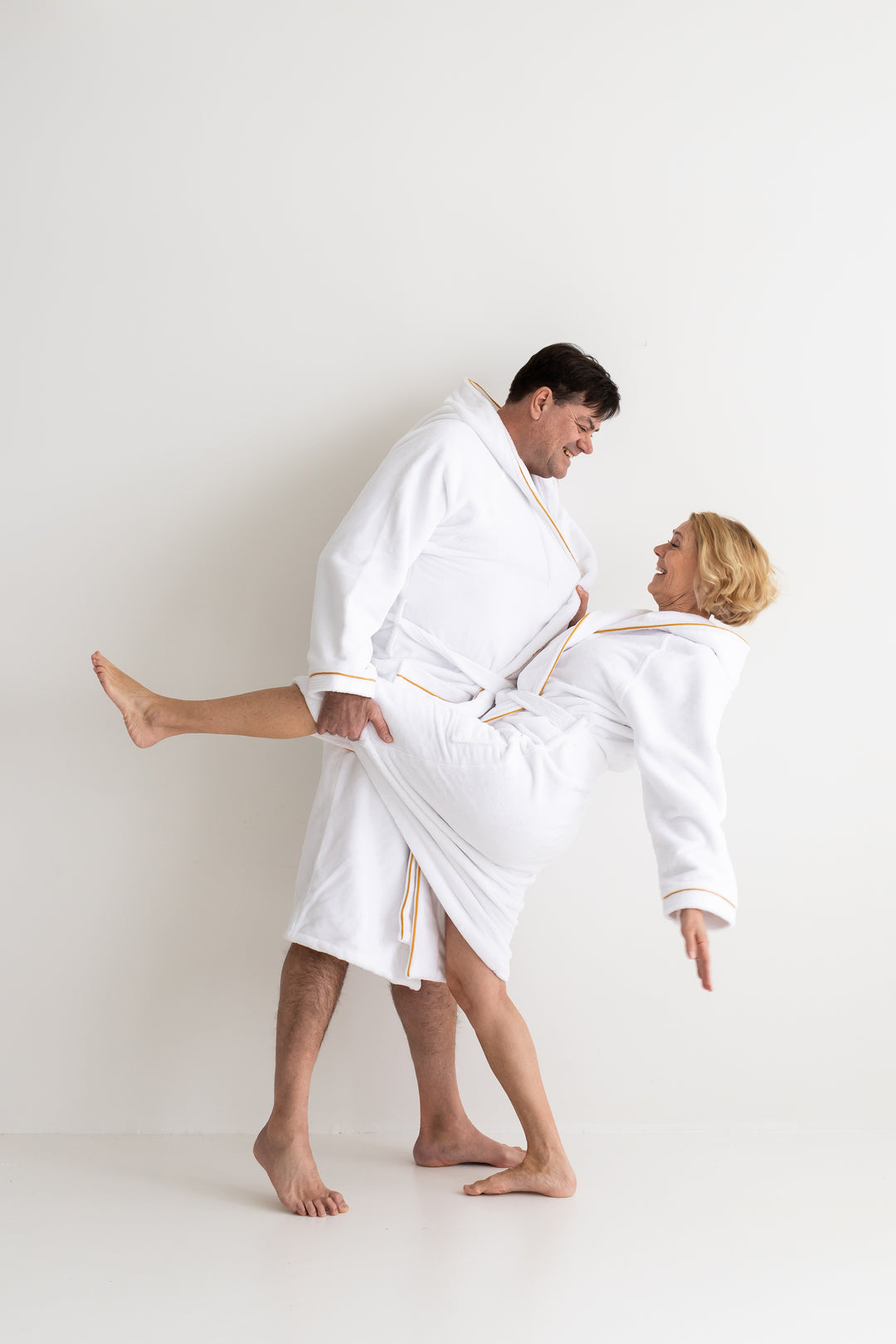 Hotel High-End bathrobe Hooded model, with golden trim