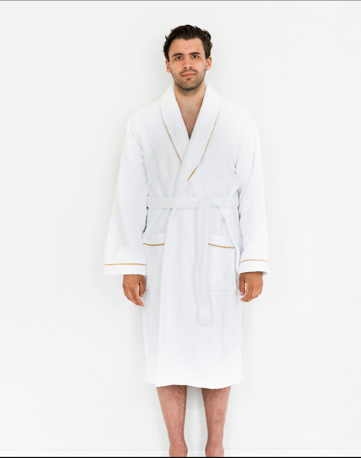 Hotel High-End -kylpytakki No Problem, kultaisella tereellä