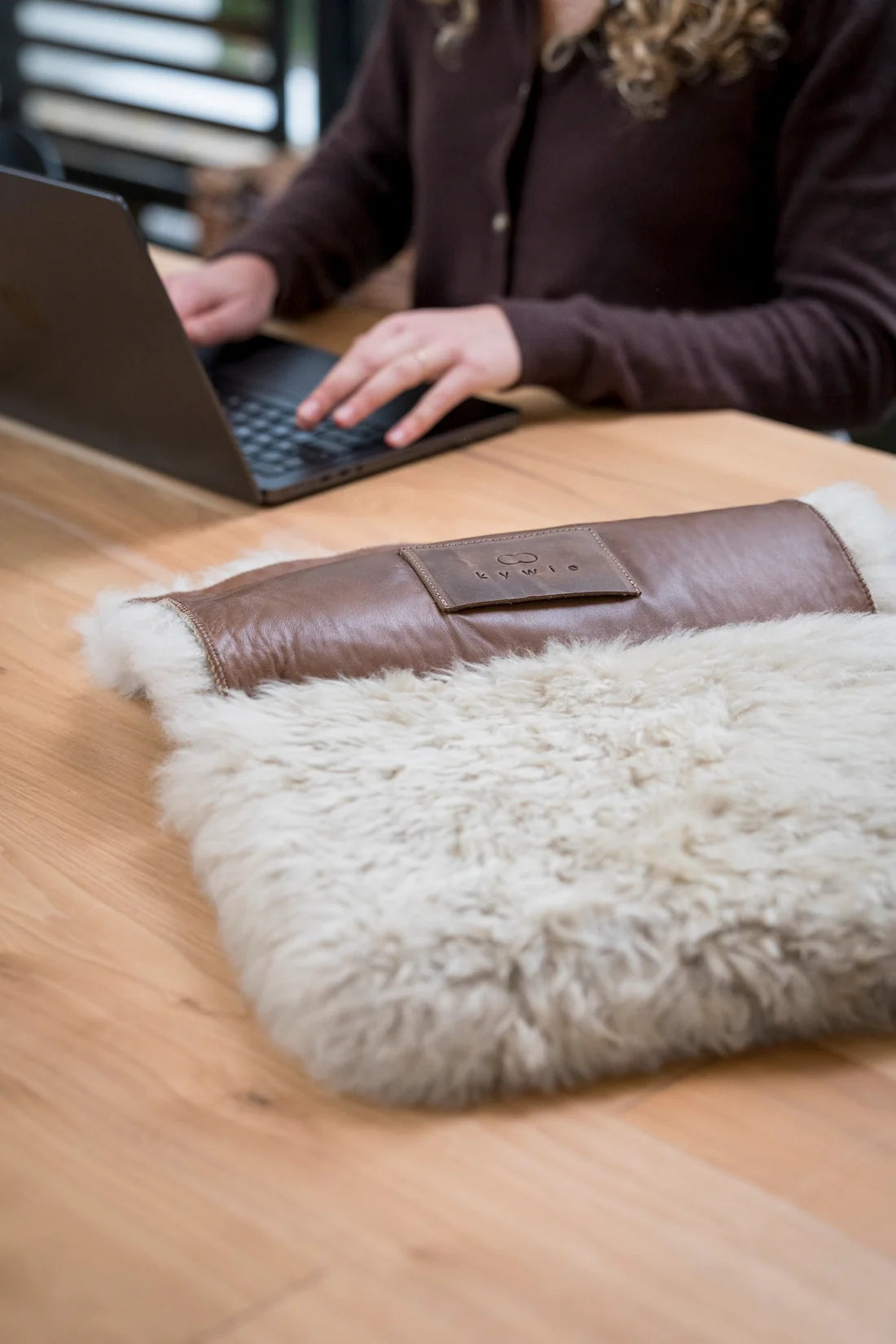 KYWIE lampaanvillainen tietokonelaukku, Stone