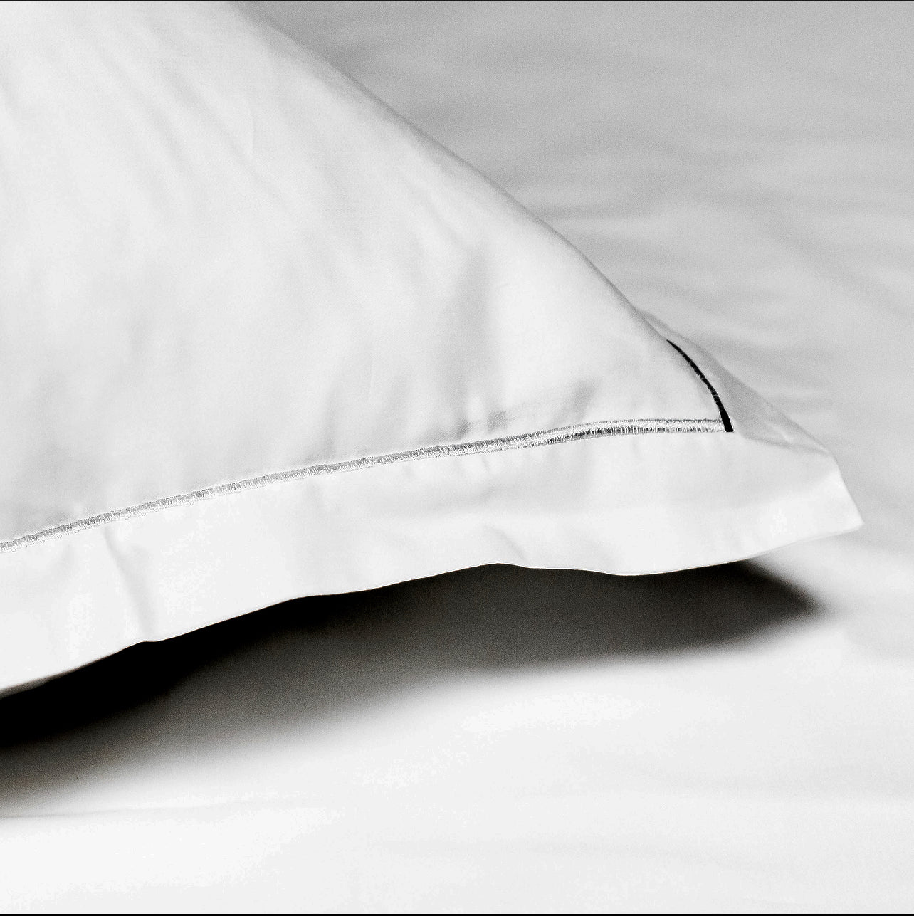 Loffen Hotel Superior Oxford Gold, Silver & White tyynyliina