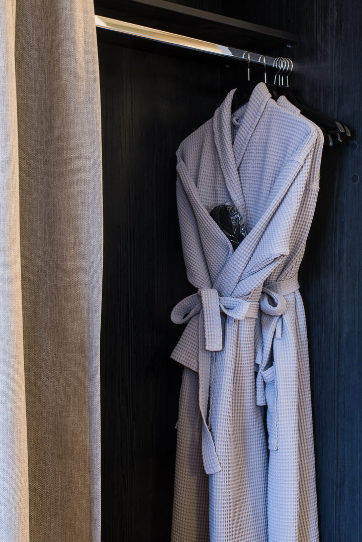 Vohvelikylpytakki Hotel Lux No Problem Kauluksella, Grafitti