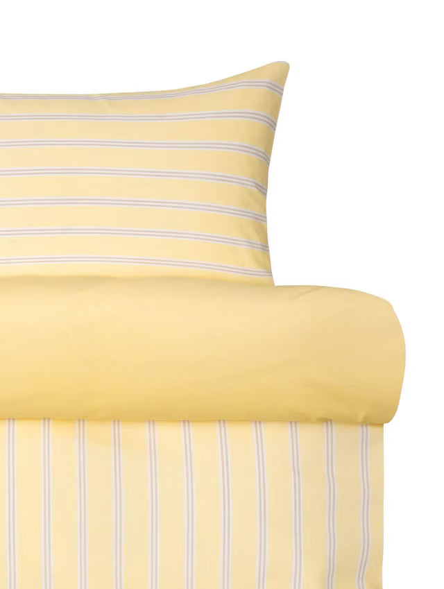 Gult Høie Ylva-örngott och nedvikt påslakanskant med ränder och enfärgad baksida