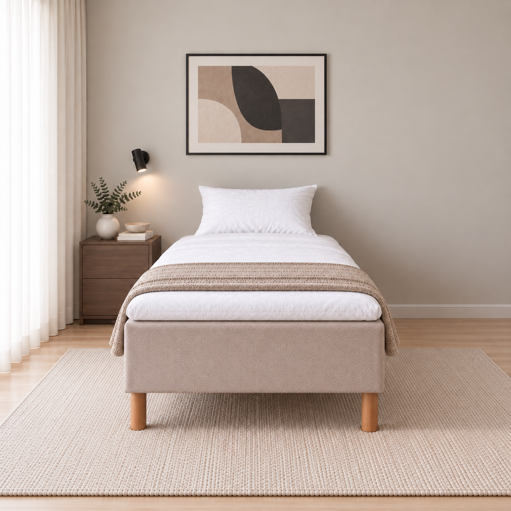 Hotel Luxus Pocket Bonnel runkopatja, No Problem 90x200 cm, Thomas 03 beige modernissa makuuhuoneessa suoraan jalkopäästä kuvattuna. Sisustushavainnekuva; petauspatja ja vuodevaatteet eivät sisälly runkopatjaan.