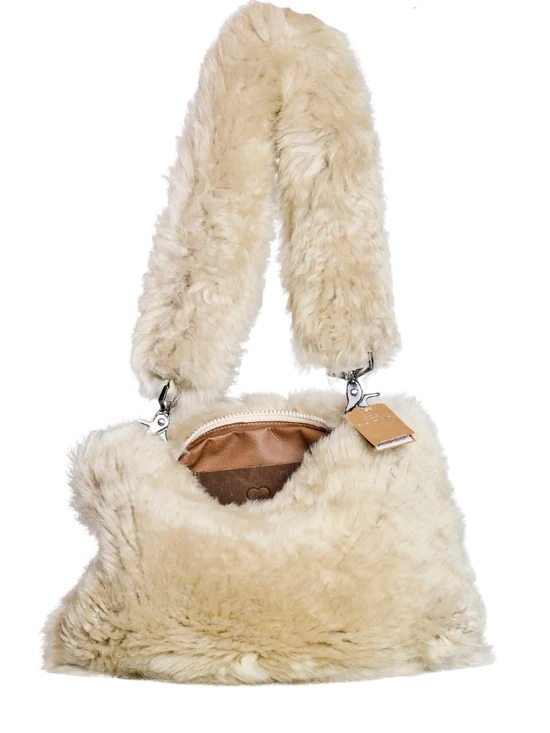 KYWIE Stone sheepswool bag with a long-haired shoulder strap and visible open top