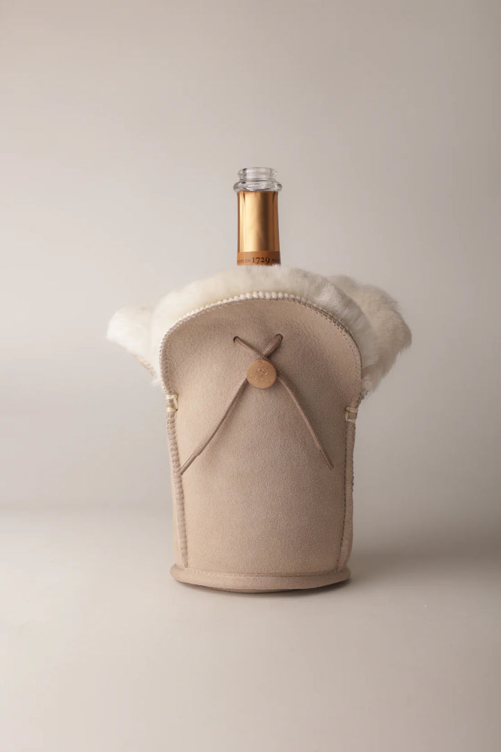 Beige Kywie XL -samppanjacooler pullon ympärillä, pehmeä yläreuna näkyvissä